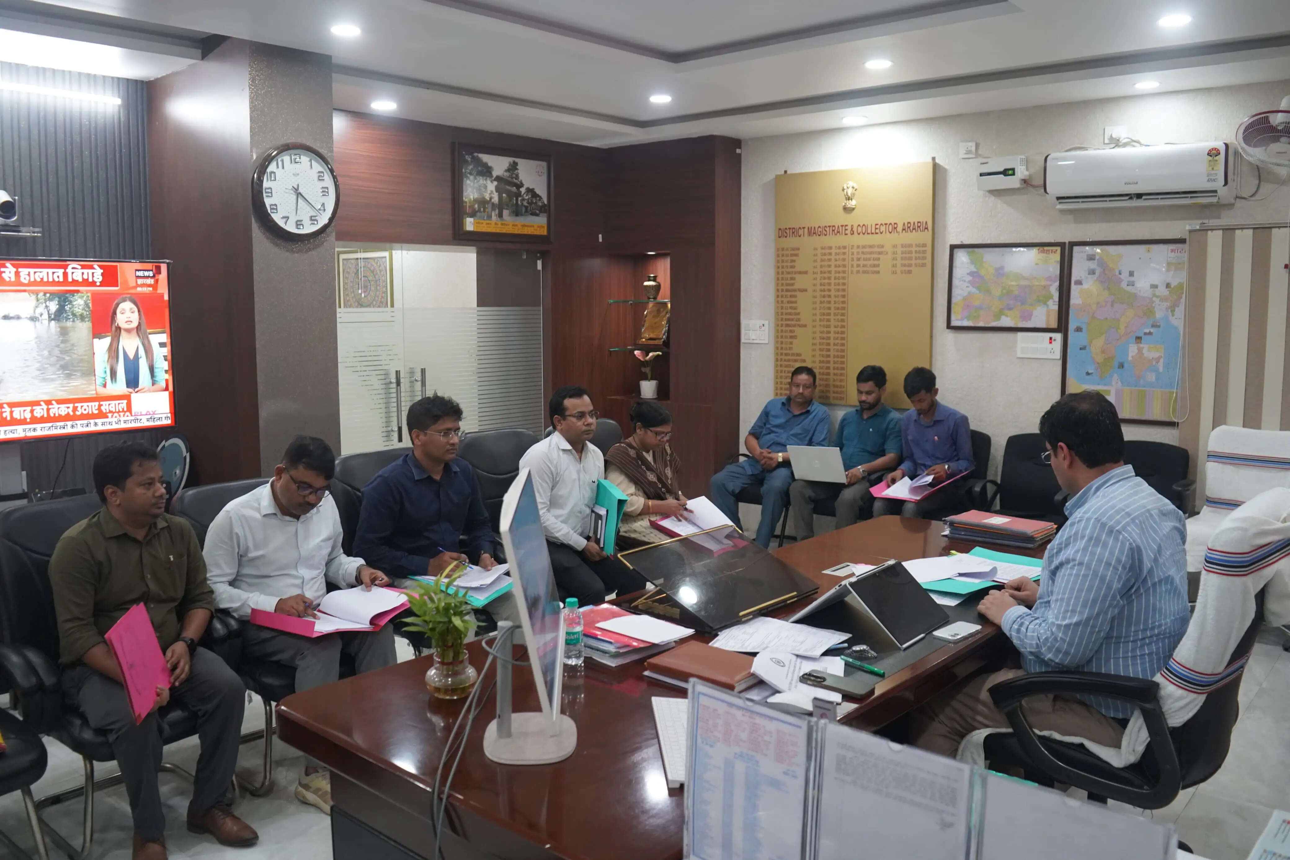 शिक्षकों के ऐच्छिक स्थानांतरण को लेकर जिला स्थापना समिति की बैठक