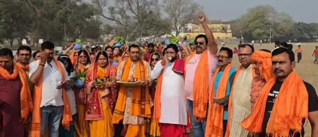 शतचंडी महायज्ञ को लेकर निकाली गई कलश शोभायात्रा