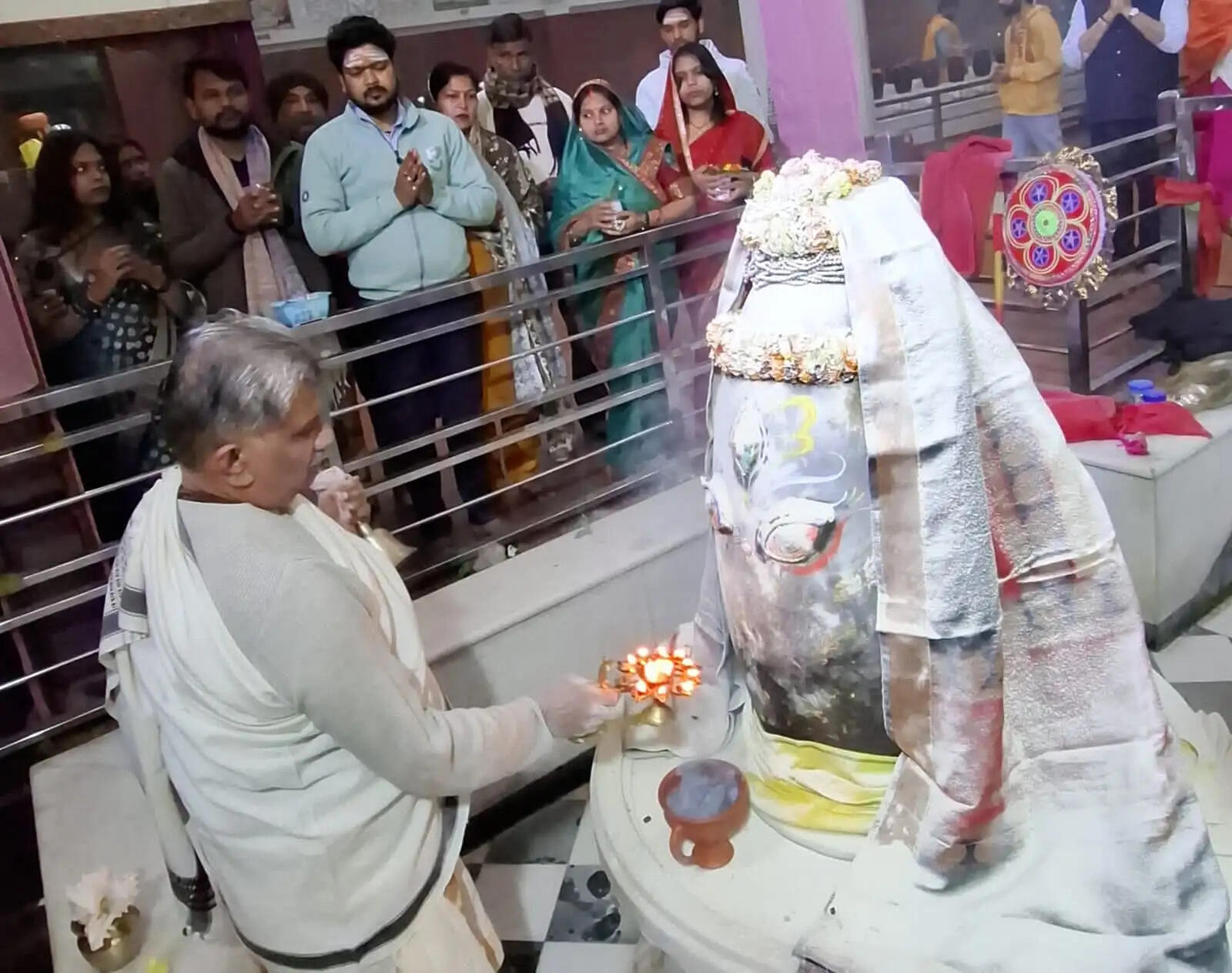 दुर्गाकुंड मणि मंदिर में महाकाल भस्म आरती, 25 क्विंटल ठंडई और 21 हजार केले का भोग चढ़ा