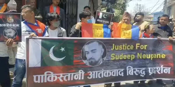 पहलगाम हमले के विरोध में काठमांडू में प्रदर्शन, पाकिस्तानी दूतावास बंद करने की मांग