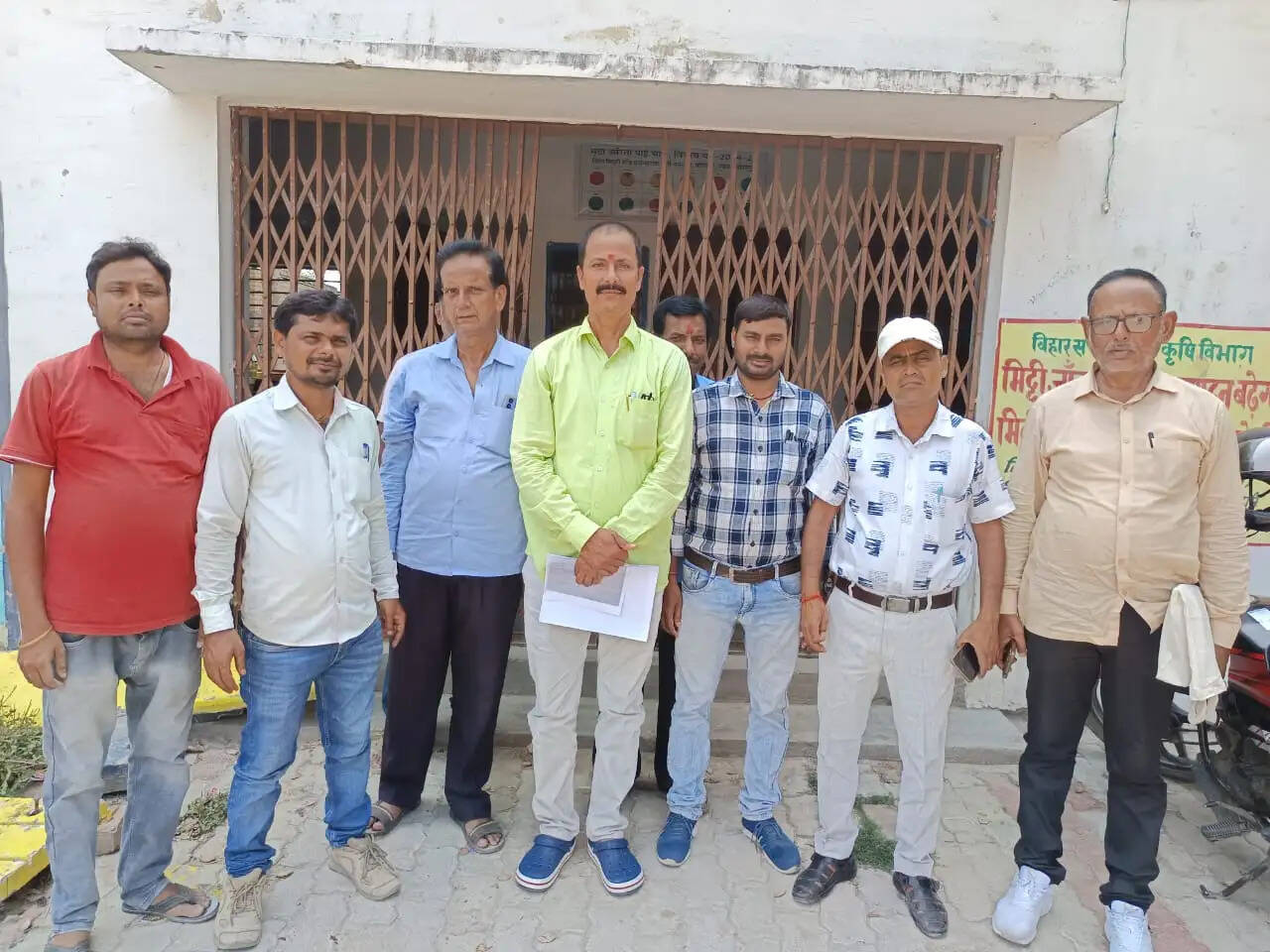 तकनीकी कार्य कराए जाने को लेकर किसान सलाहकारो ने जताई नाराजगी,बीएओ को दिया आवेदन
