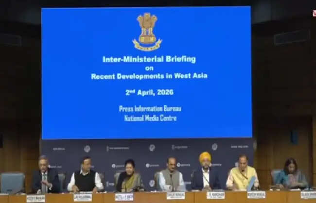 देश में 60 दिनों के कच्चा तेल का भंडार मौजूद, आठ राज्यों को कमर्शियल एलपीजी कोटा १० फीसदी बढ़ा