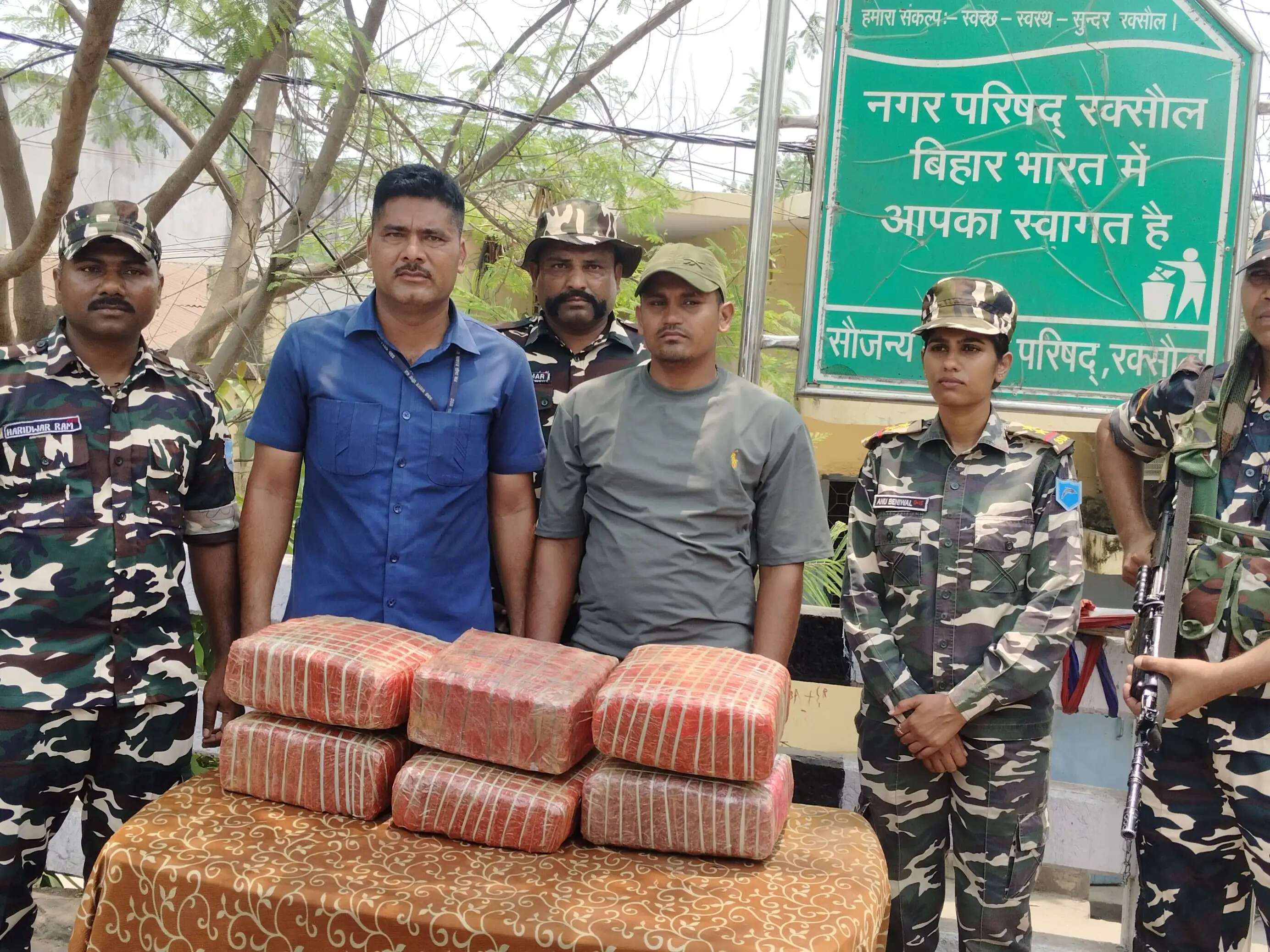 पुलिस हिरासत से गांजा तस्कर फरार