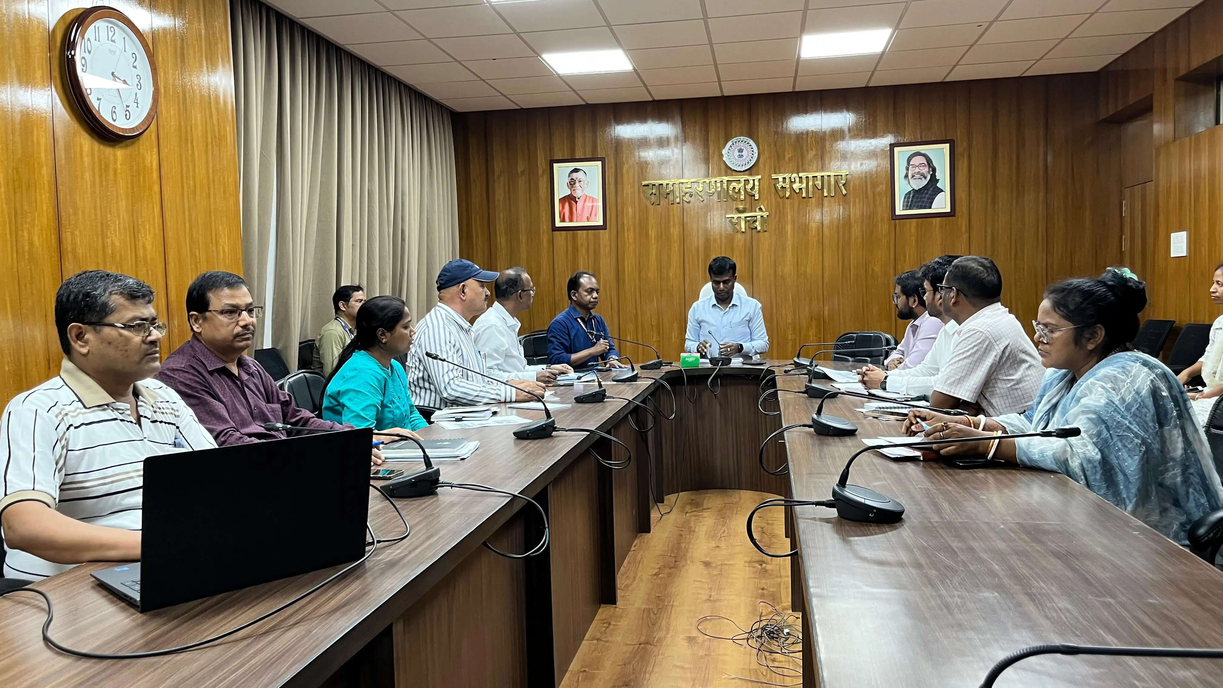 किसानों को गुणवत्तापूर्ण बीज उपलब्ध कराने में बरतें पारदर्शिता : उपायुक्त