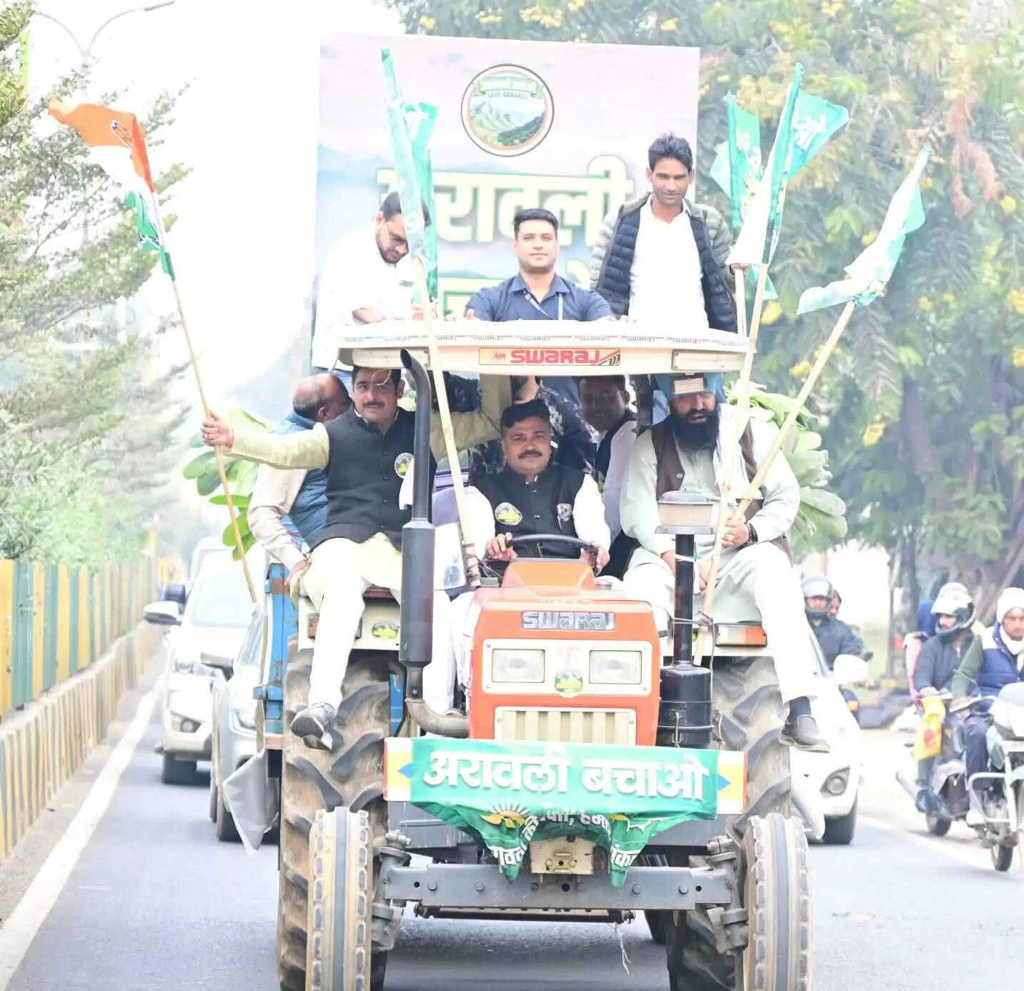 “अरावली बचाओ–देश बचाओ” की हुंकार से गूंजा अलवर: कटी घाटी से मिनी सचिवालय तक कांग्रेस ने निकाली रैली