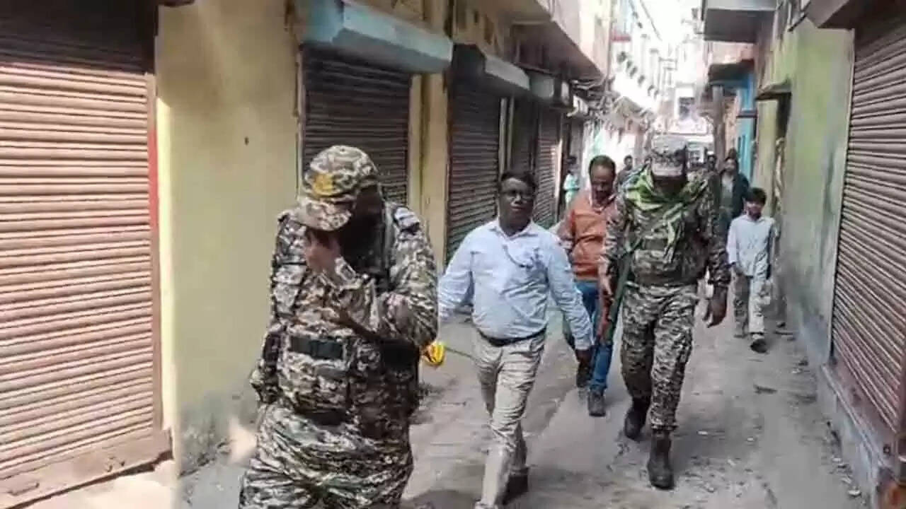 बंगाल के कई शहरों में ईडी की ताबड़तोड़ छापेमारी, लाखों की नकदी बरामद