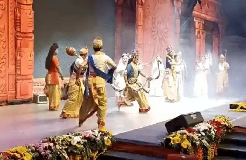 अंतरराष्ट्रीय श्रीरामलीला उत्सवः सत्रिया नृत्य में जीवंत हुए अहिल्या उद्धार, पुष्प वाटिका और सीता स्वयंवर के प्रसंग