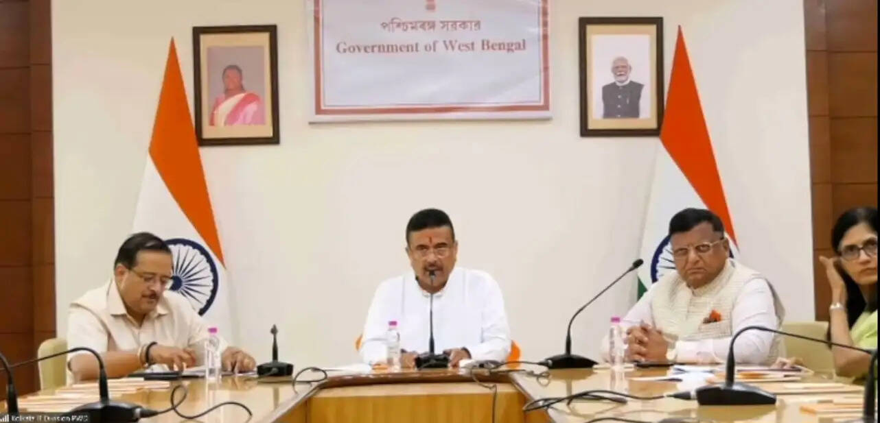 कोलकाता में वाटर मेट्रो की तैयारी, मुख्यमंत्री शुभेंदु ने की बड़ी घोषणा