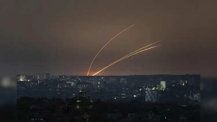 इजराइली वायु सेना ने यमन से प्रक्षेपित एक बैलिस्टिक मिसाइल को रोका