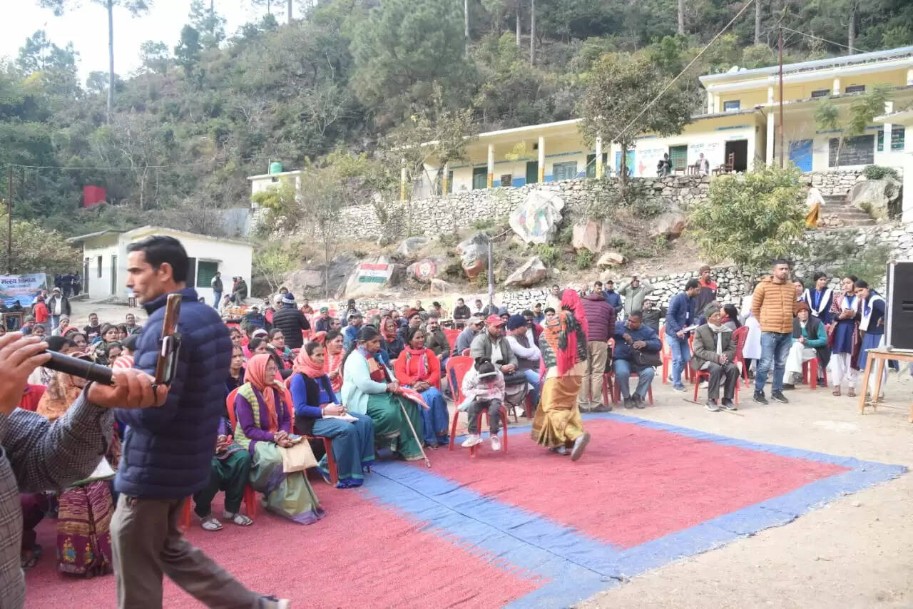 गांव के द्वार पर सरकारः न्याय पंचायत चमियारी में पहुंचे 850 ग्रामीण