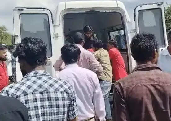 मप्र के सीहोर में ट्रक और बोलेरो की टक्कर में 5 की मौत, 4 गंभीर