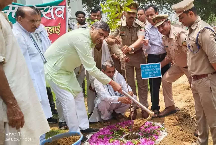 भाजपा विधायक ने पौधा लगाकर वन्य महोत्सव का शुभारंभ किया