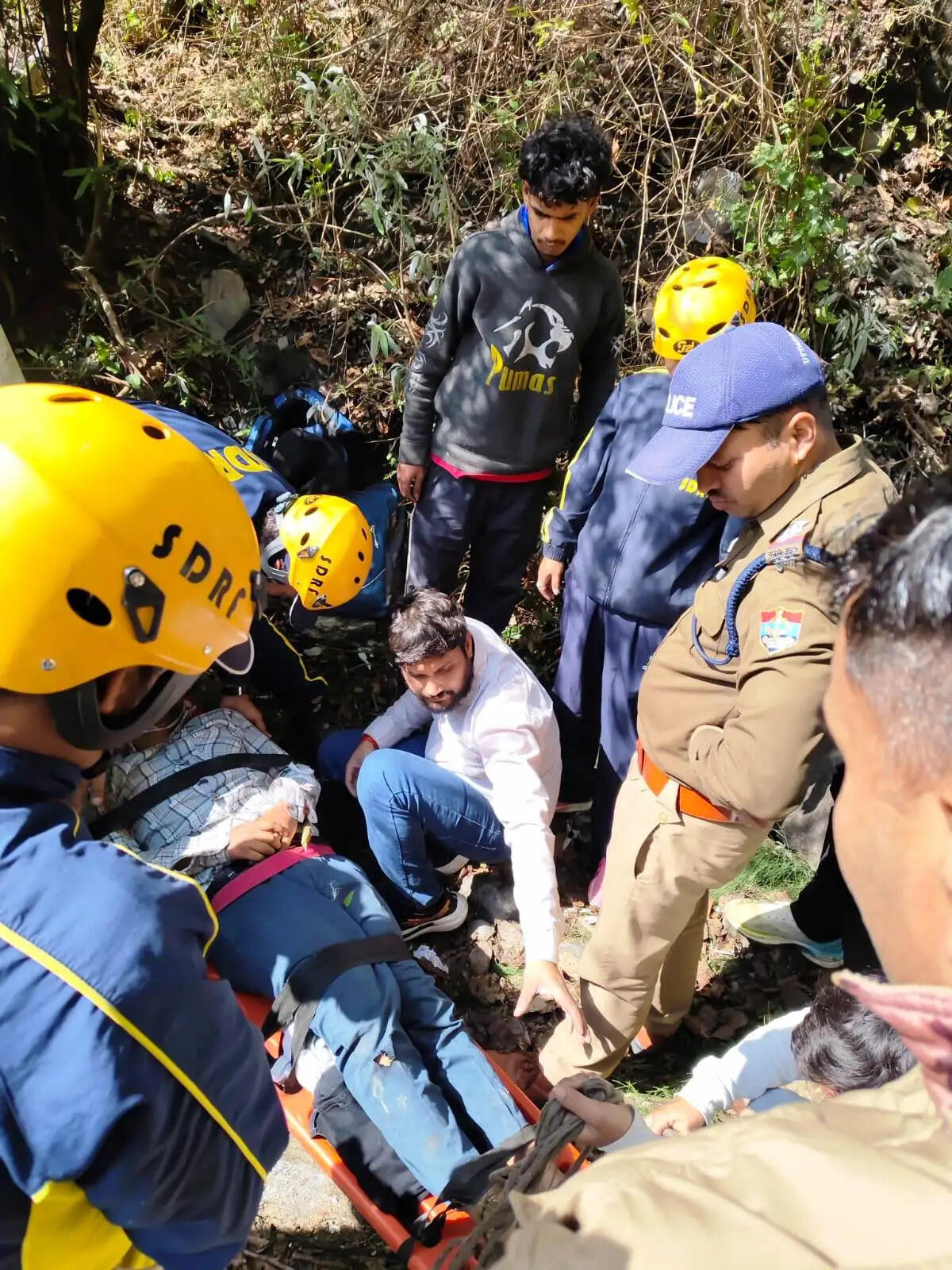 (अपडेट) नैनीताल में वाहन खाई में गिरा,दो पर्यटकों की मौत,दो घायल