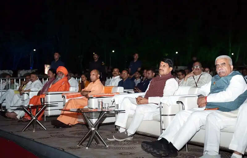 वाराणसी की पावन धरा पर महानाट्य ‘सम्राट विक्रमादित्य’ का हुआ ऐतिहासिक मंचन