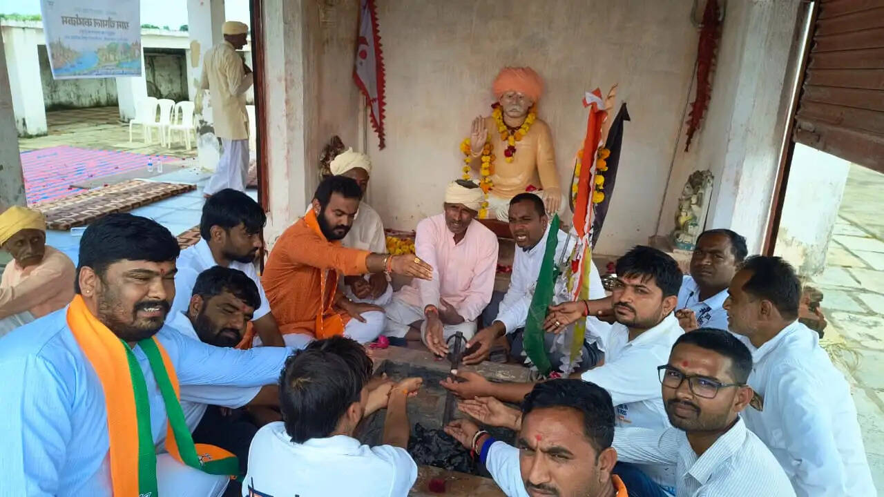 मोदी के जन्मदिन पर गुजरात से राजस्थान पहुंची सेवा संकल्प रथ यात्रा