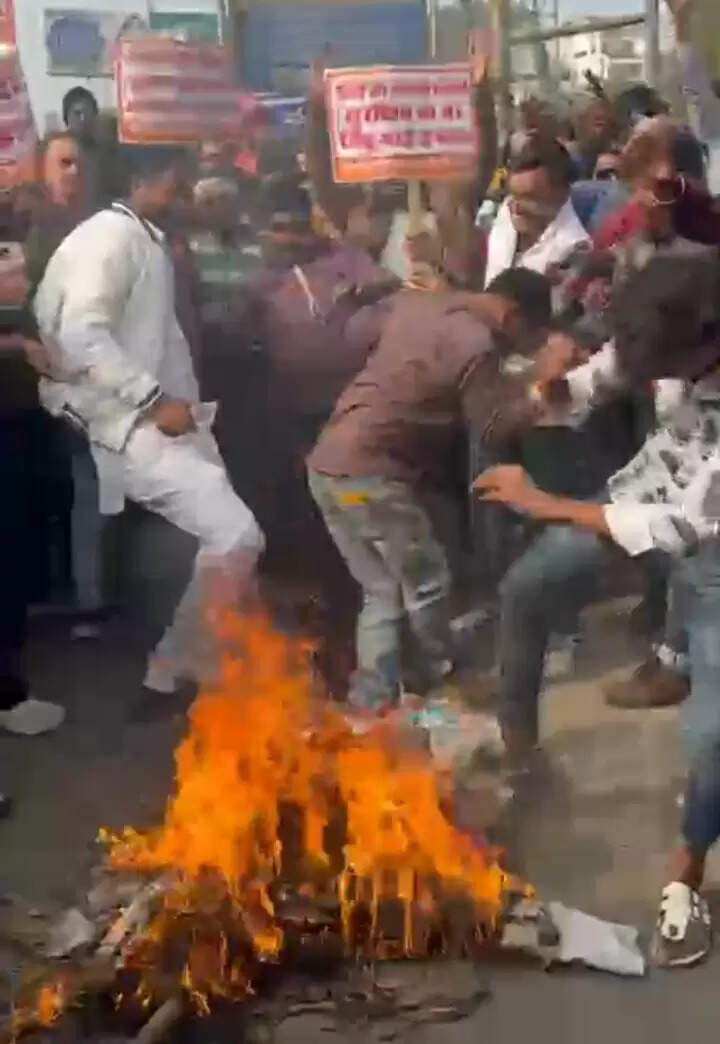 भारत को बांग्लादेश से सभी तरह के रिश्ते खत्म कर देने चाहिए : राजीव महाना