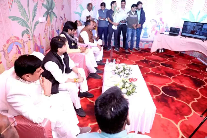 प्रधानमंत्री मोदी की मन की बात कार्यक्रम को राज्यपाल पटेल और मुख्यमंत्री डॉ. यादव ने देखा और सुना