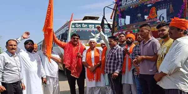 डेरा बाबा बड़भाग सिंह यात्रा को भगवा झंडा दिखाकर रवाना किया गया