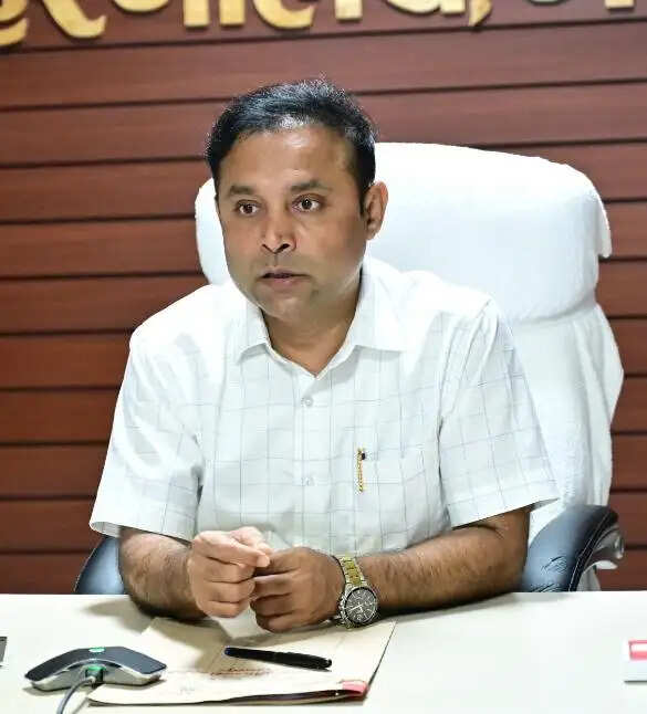 जनगणना को लेकर जिलाधिकारी ने सभी मुखिया के साथ की बैठक