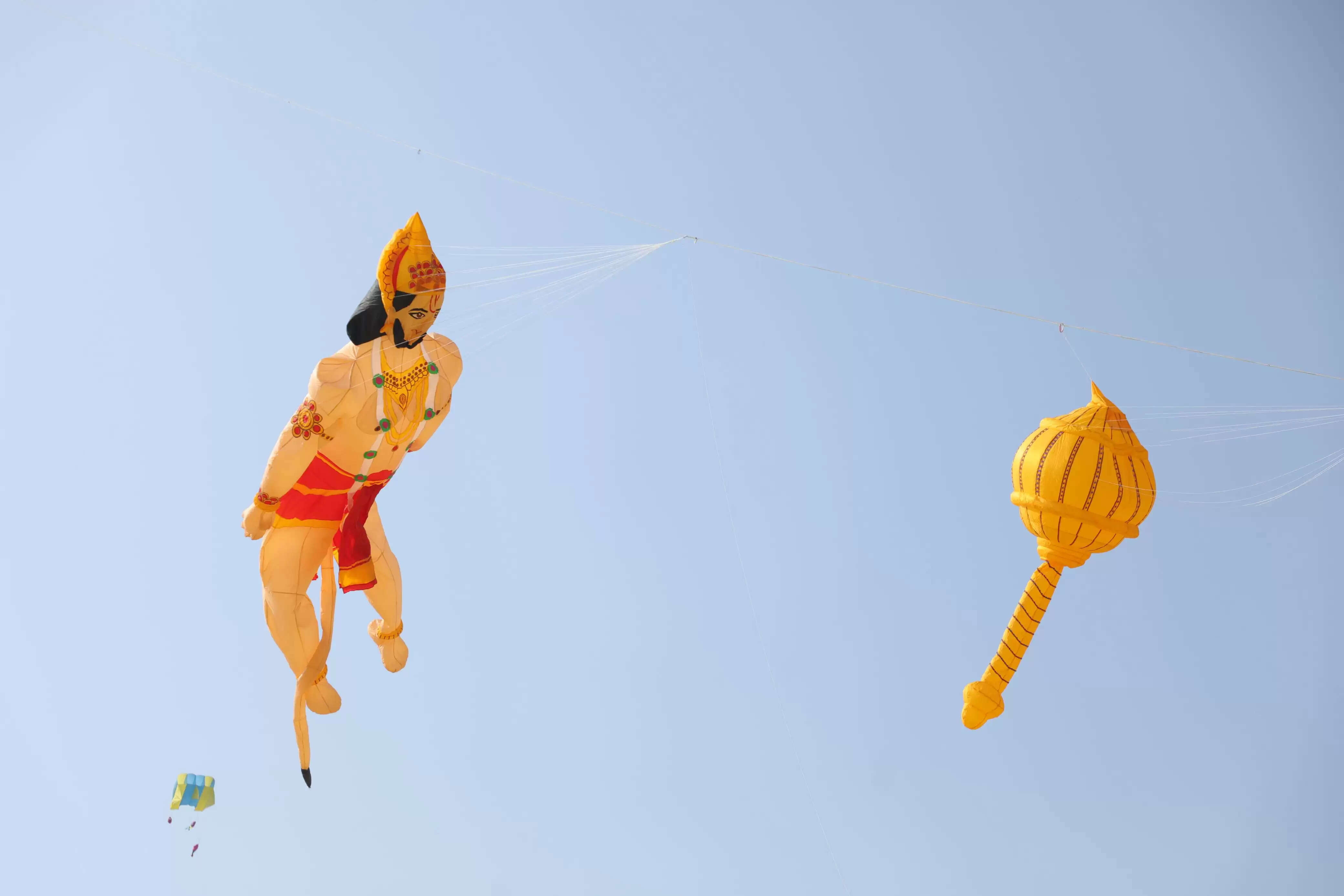 अंतरराष्ट्रीय पतंग महोत्सव-2026 : सूरत के रिवरफ्रंट पर देश-विदेश के 94 पतंगबाज बने आकर्षण का केंद्र