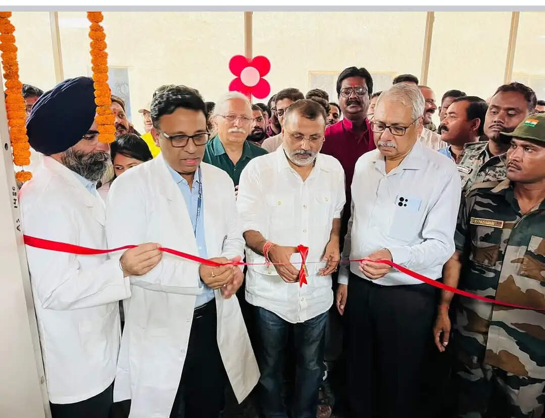 निशिकांत दुबे ने एम्स परिसर में अत्याधुनिक रक्त केंद्र का किया उद्घाटन