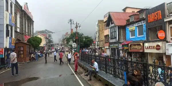 हिमाचल में एक हफ्ते तक भारी बारिश का अलर्ट, भूस्खलन से 100 सड़कें अवरुद्ध