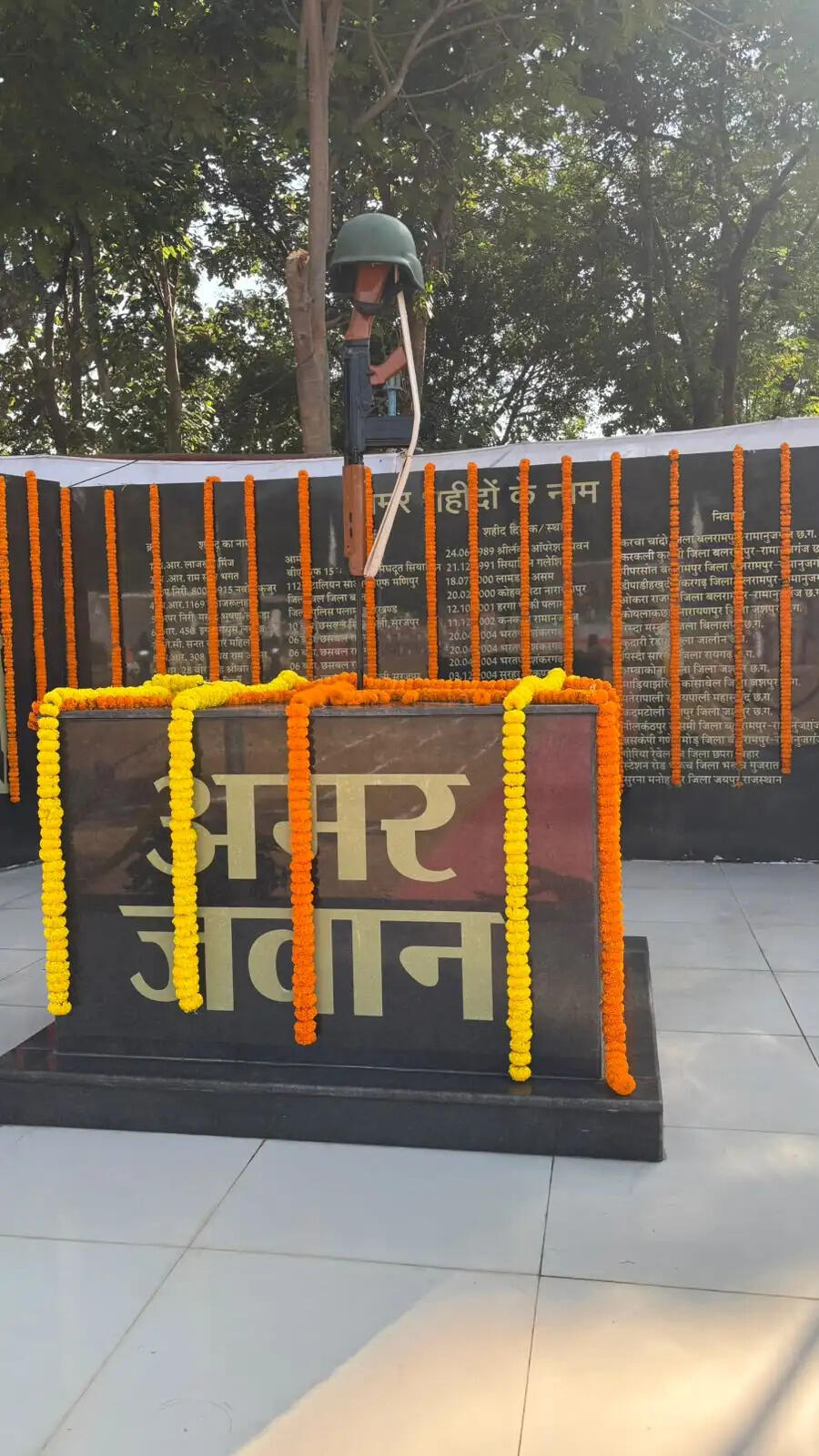 बलरामपुर में पुलिस स्मृति दिवस पर शहीदों को दी गई श्रद्धांजलि, परिजनों का किया सम्मान