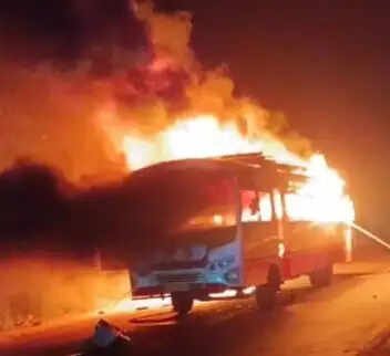 हांसी : प्राइवेट बस में लगी आग में सीआईडी कर्मी के जलने का अंदेशा