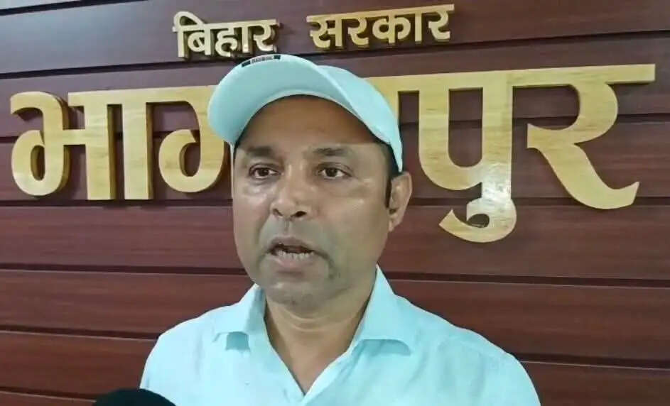 बिजली आपूर्ति को लेकर की डीएम ने की ऑनलाइन मीटिंग, 4 घंटे में बिजली चालू करने का दिया गया अल्टीमेटम