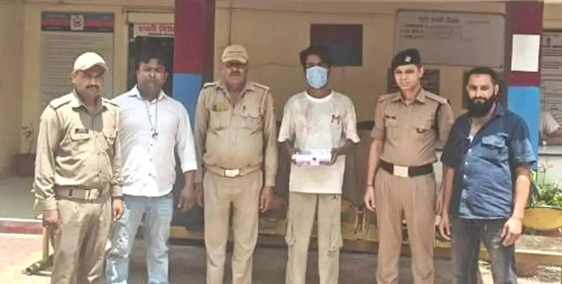 फायरिंग कर दहशत फैलाने वाला वांछित बदमाश तमंचा-कारतूस सहित गिरफ्तार