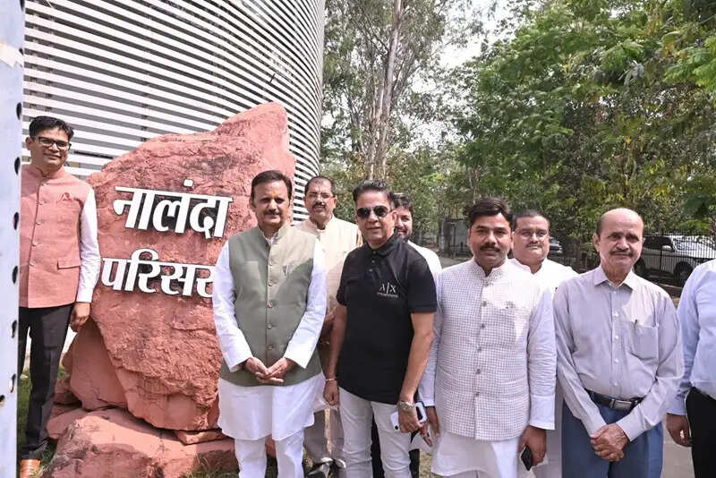 उप मुख्यमंत्री शुक्ल ने रायपुर की नालंदा लाइब्रेरी का किया अवलोकन, बनाए गए मॉडल की प्रशंसा की