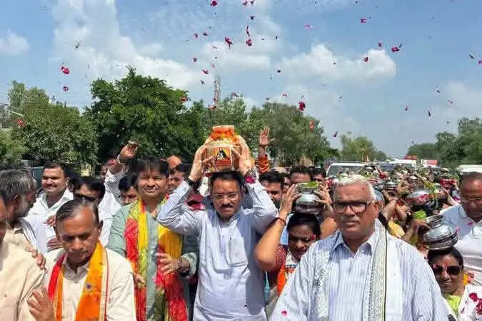 वाराणसी से भरतपुर राजस्थान में पहुंची संत रविदास कलश यात्रा
