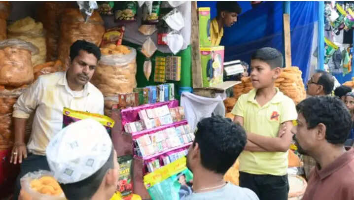 पुरानी दिल्ली में ईद की तैयारियां जोरों पर, खरीदारों से ठसाठस भरे बाजार हुए गुलजार