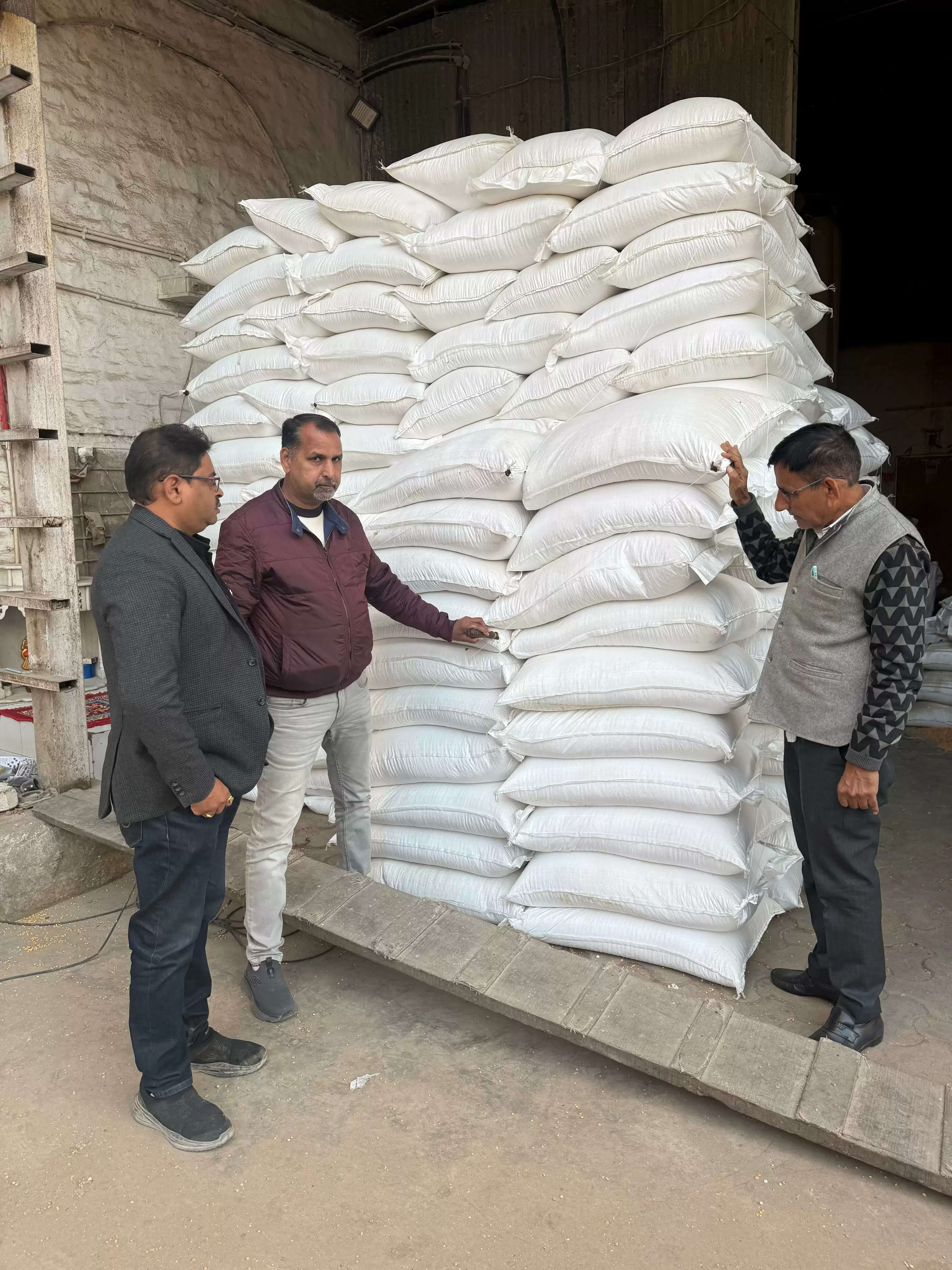 बीकानेर&nbsp;में&nbsp;लगभग 40 हजार किलोग्राम खाद्य पदार्थ करवाया सीज एवं नष्ट