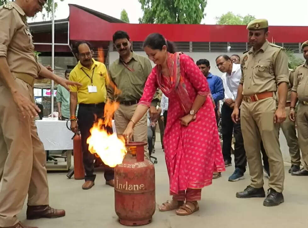 डाक योद्धा बनें वीर फायर फाइटर, सीखे आग बुझाने की कलाएं: कर्नल विनोद