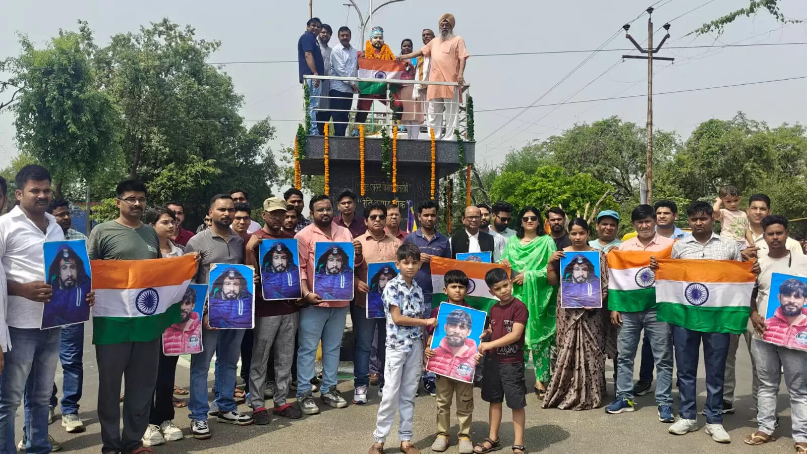 माउंट एवरेस्ट विजेता अंतर्राष्ट्रीय पर्वतारोही रवि कुमार का विजय दिवस मनाया