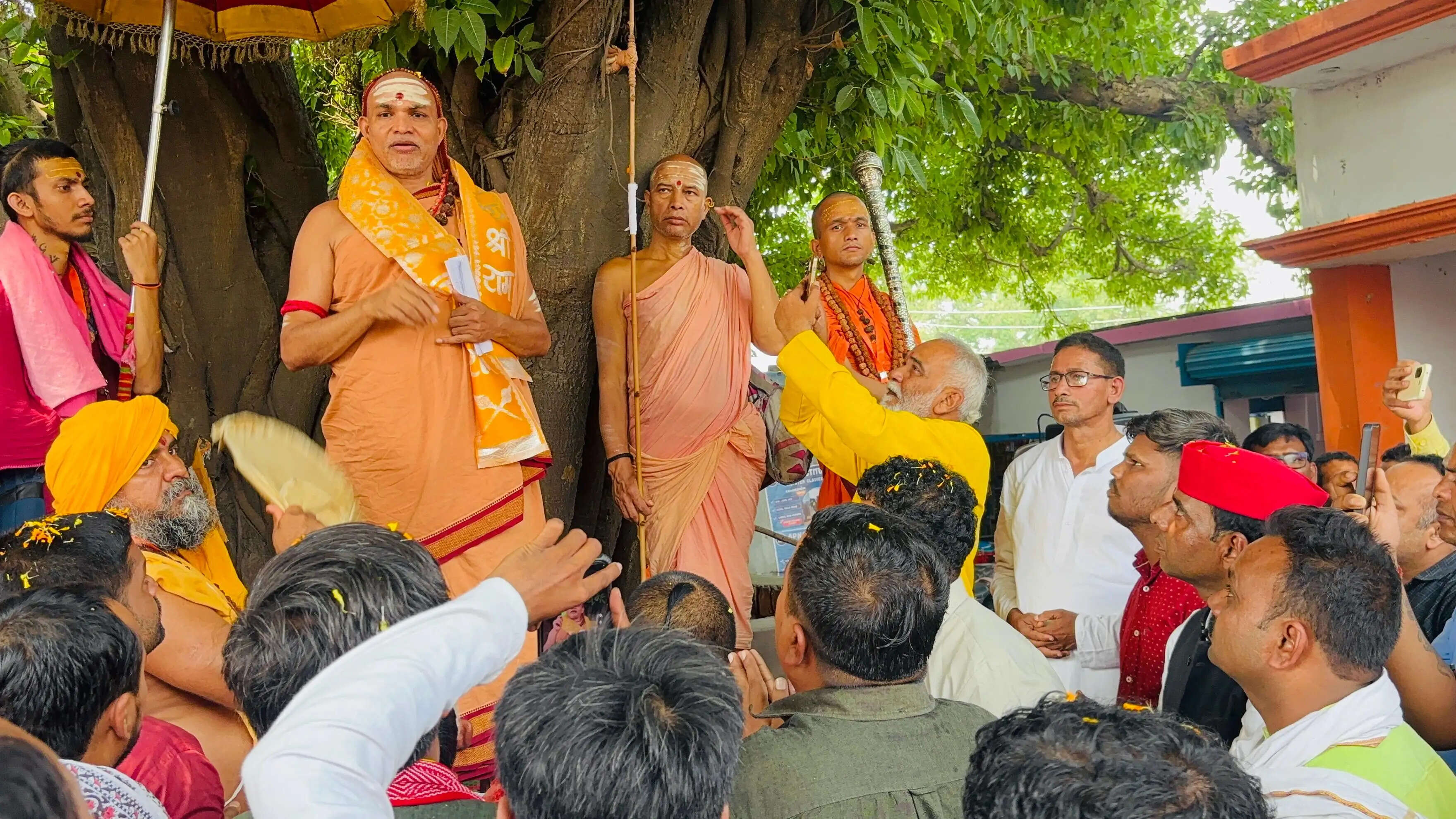 गौ हत्या की घटनाएं चिंताजनक, रोकने के लिए समाज के हर व्यक्ति को आना होगा आगे : शंकराचार्य अविमुक्तेश्वरानंद