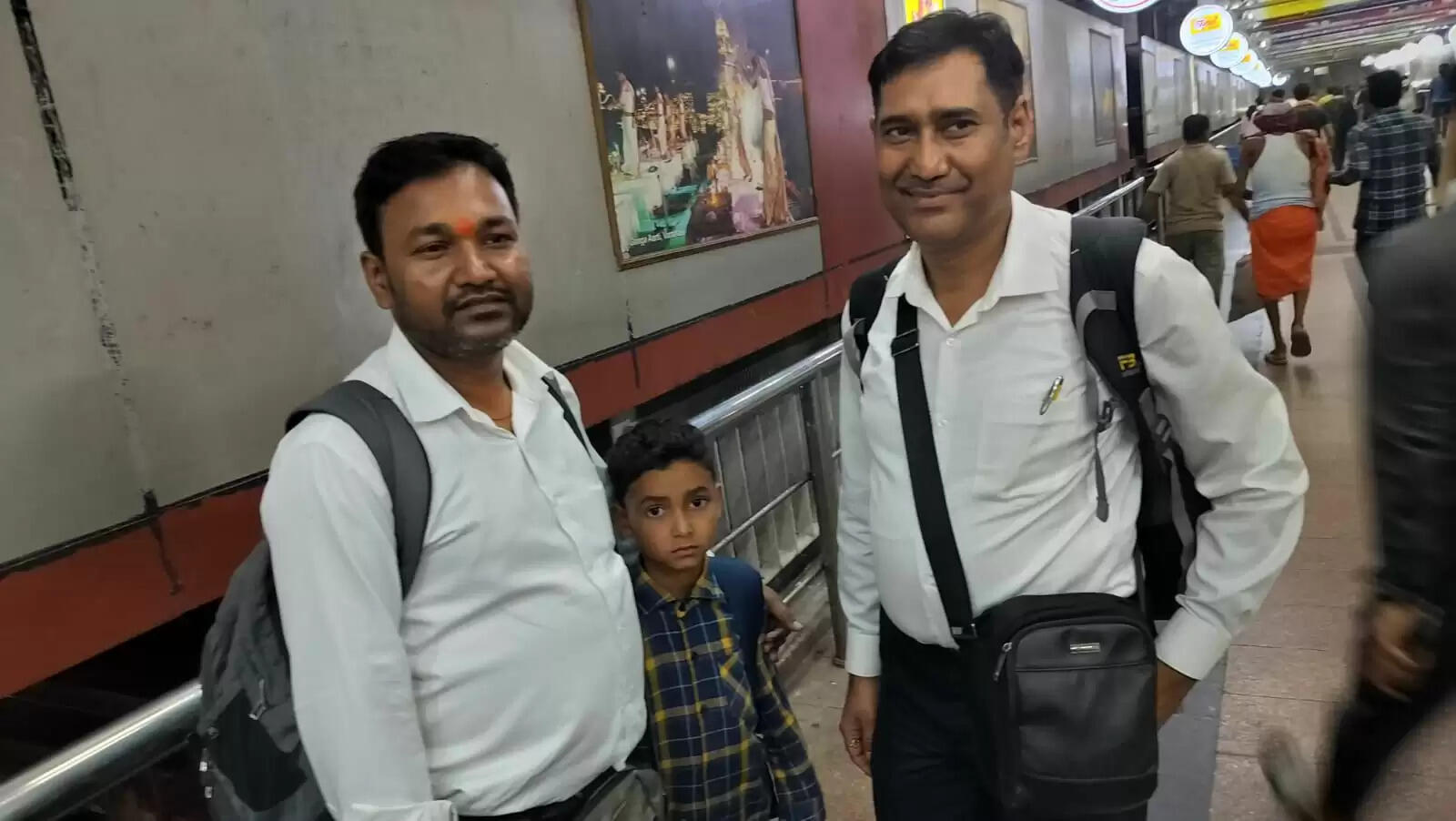 मानवता, मालदा मंडल के टीटीई स्टाफ ने बिछड़े बच्चे को परिजन से मिलाया