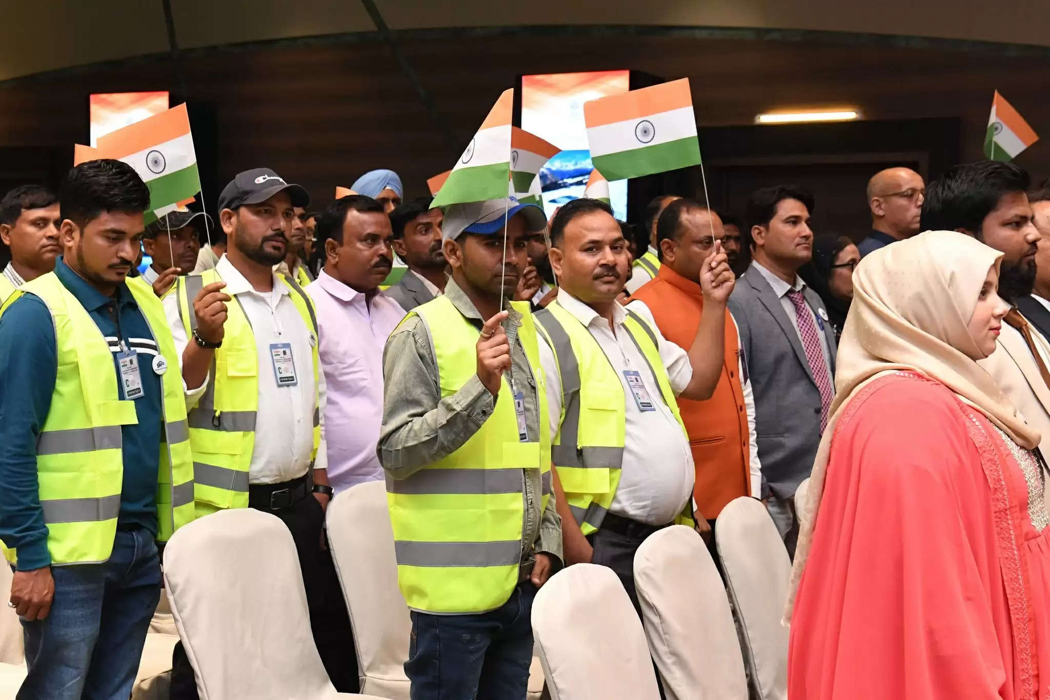 राष्ट्रपति मुर्मु अल्जीरिया में मिलीं भारतीय समुदाय से, कहा-आप भारत के सच्चे राजदूत