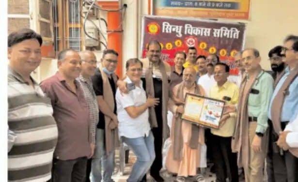 सतनाः डाक्टर्स डे पर सिंधु विकास समिति ने किया चिकित्सकों का सम्मान