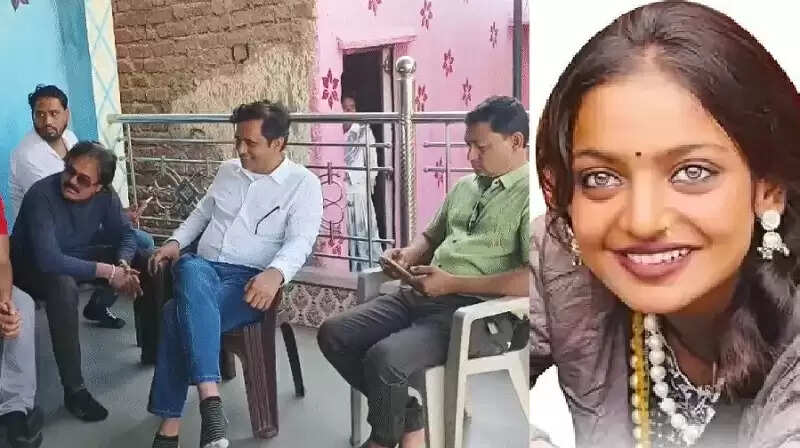 महाकुंभ में चर्चा में आई महेश्वर की मोनालिसा ने साइन की फिल्म