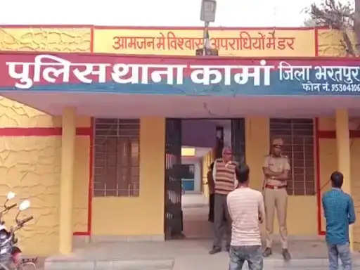 गाय के अवशेष छोड़कर भागे गौ-तस्कर, पुलिस ने 150 किलो मीट-धारदार हथियार किया जब्त