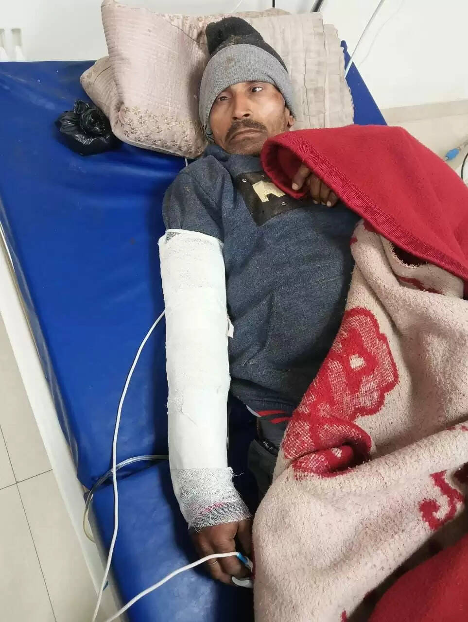 कार से टकराई कारीगरों की बाइक, युवक की पुल से गिरकर मौत, दो गंभीर घायल