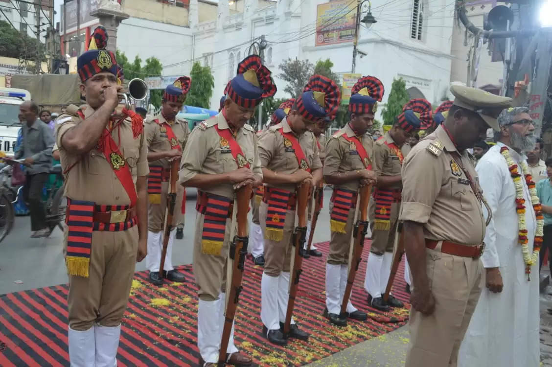 शहीद उधम सिंह के प्रतिमा के समक्ष दिया गया गार्ड ऑफ आनर