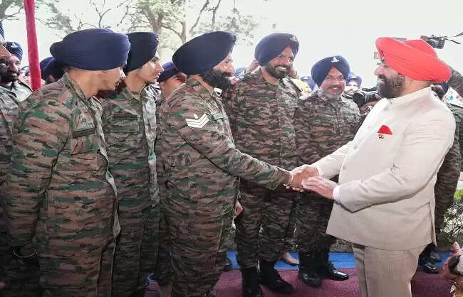 राष्ट्र की सुरक्षा की मजबूत ढाल हैं सैनिक: राज्यपाल
