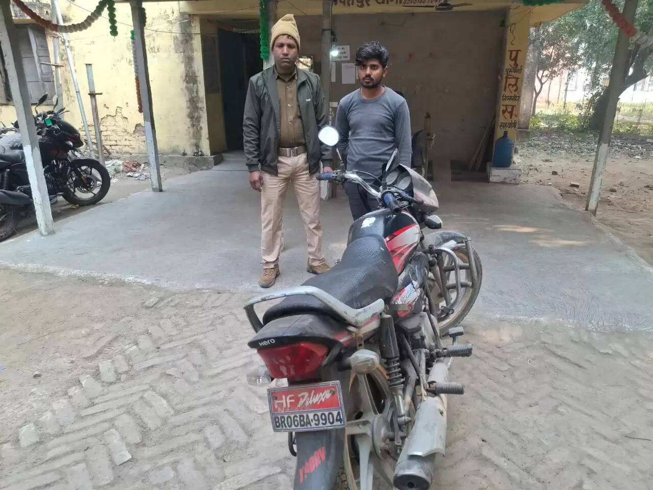 भोपतपुर में चोरी की बाइक के साथ एक गिरफ्तार