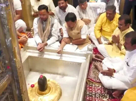 भाजपा के राष्ट्रीय अध्यक्ष नितिन नवीन ने किया श्रीकाशी विश्वनाथ मंदिर में दर्शन पूजन, कहा - हम लोग बिहार से हैं, काशी आना परंपरा