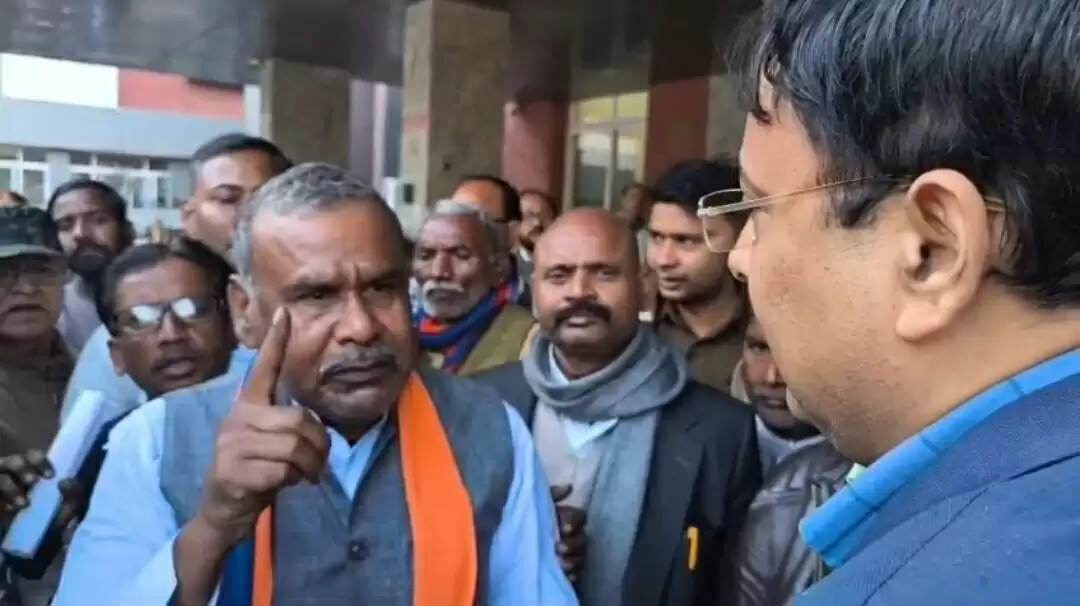 कानपुर नगर निगम पर भड़के अनुसूचित जाति जनजाति आयोग के सदस्य रमेश चंद्र कुंडे