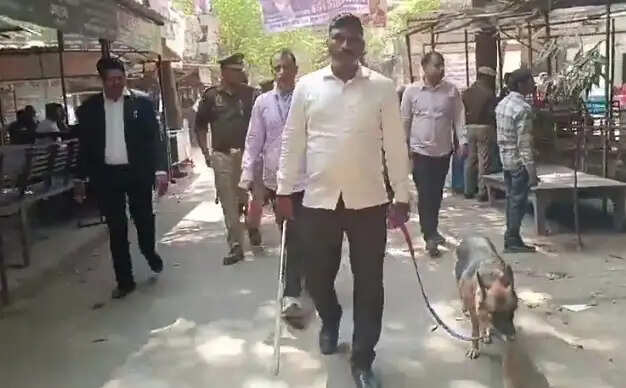 वाराणसी : अधिवक्ता श्रीनाथ त्रिपाठी सहित कचहरी को बम से उड़ाने की धमकी, चला सघन चेकिंग अभियान