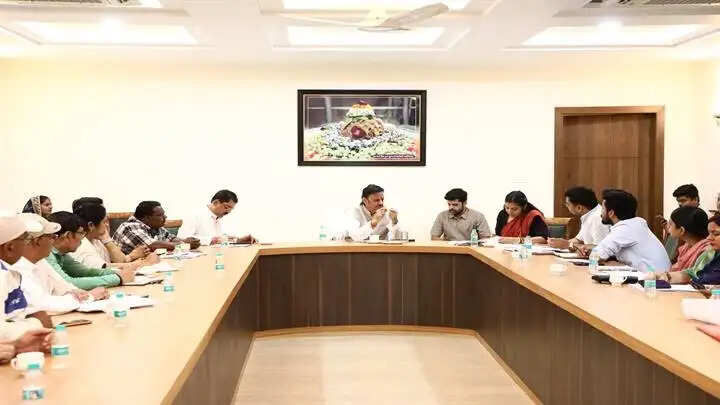 मप्रः उप मुख्यमंत्री शुक्ल ने की रीवा विधानसभा में जल जीवन मिशन कार्यों की समीक्षा